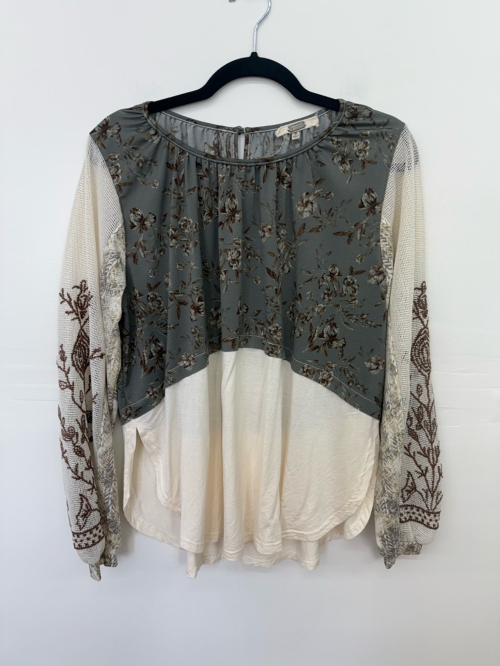 Buckle Floral Panel Long-Sleeve Top - Sage & Cream K26